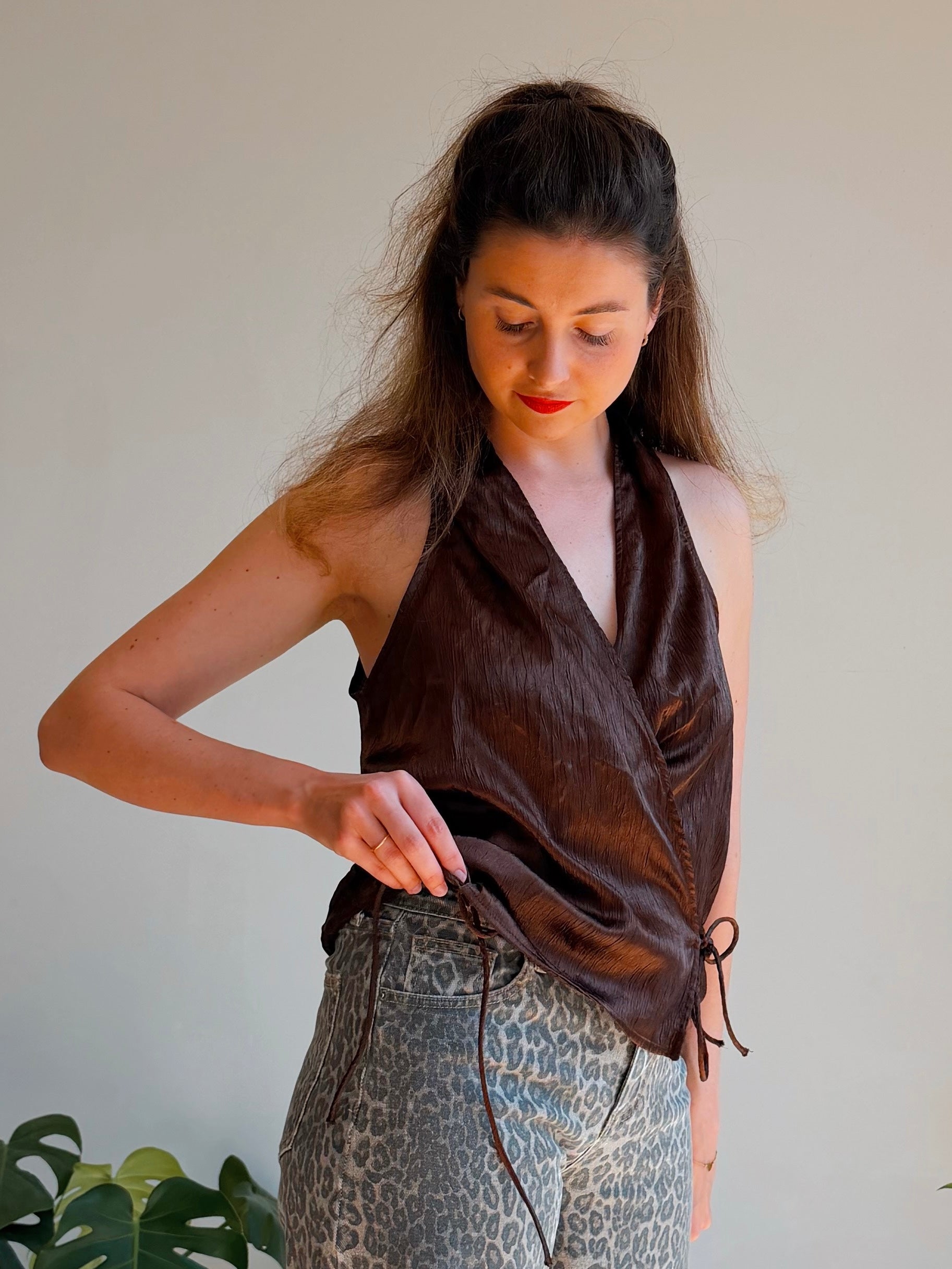 JANE WRAP TOP BROWN